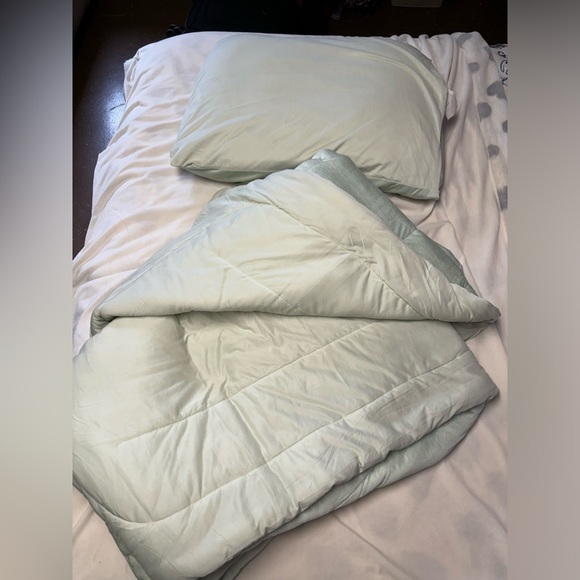 twin heating and cooling comforter - Picture 2 of 2